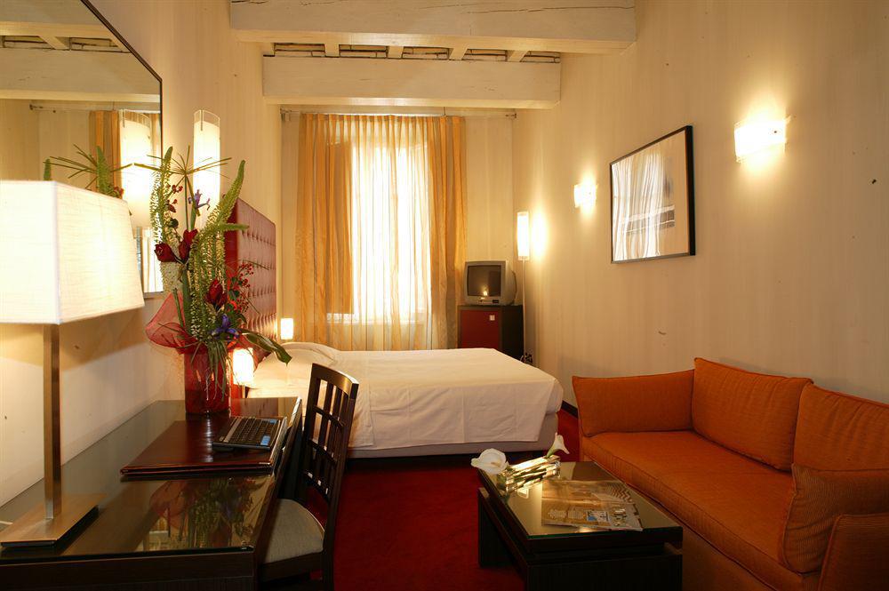 Sina Maria Luigia Hotel ปาร์มา ภายนอก รูปภาพ